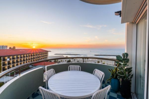 Sunsets Paradise 2BR with Parking by Beachfront Stay
